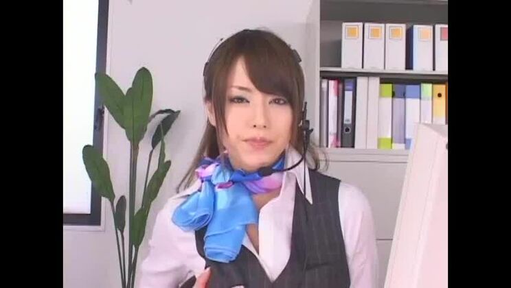 La plus chaude des putes japonaises, Akiho Yoshizawa, dans Crazy Solo Girl, clip JAV de bureau