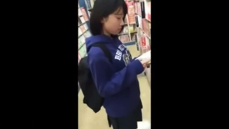 Découvrez une mannequin japonaise dans une scène JAV incroyable, regardez-la