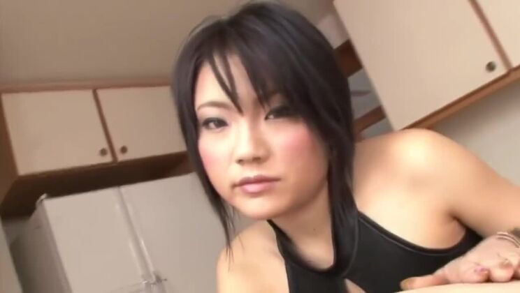 petite asiatique fellation