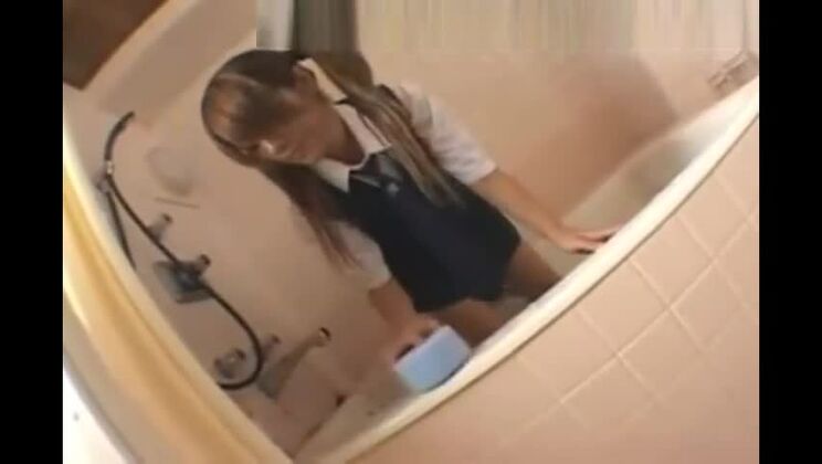 SNFD-002 Écolières japonaises en tenue mouillée 2