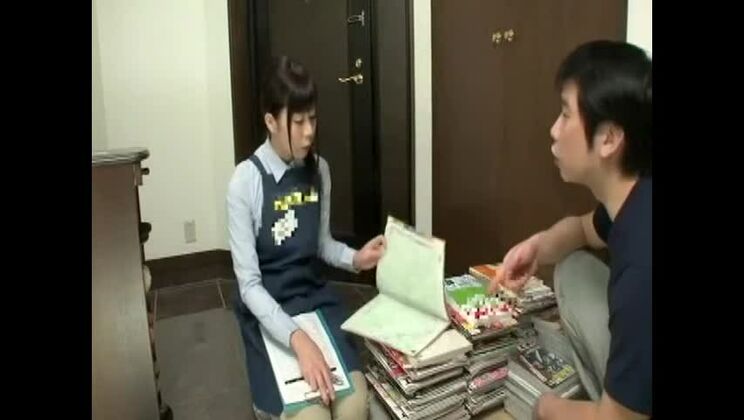 Magnifique mannequin japonaise dans un clip JAV exotique