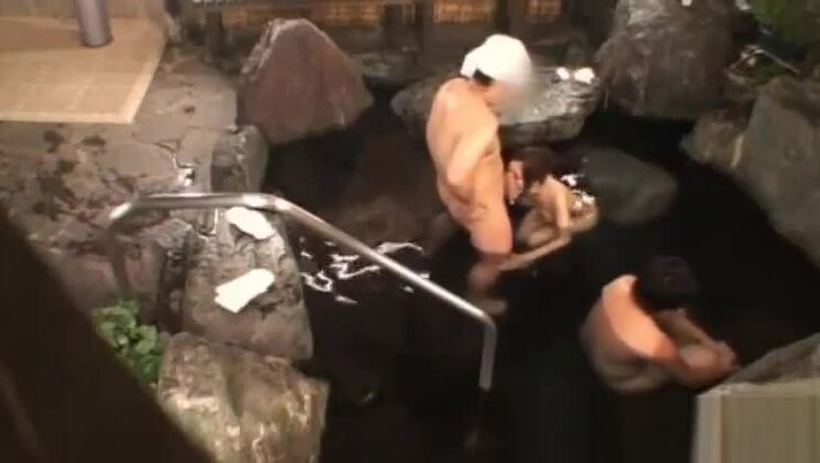 La belle et plantureuse Julia suce une bite partie 4