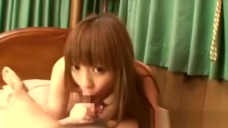 Une Japonaise excitée se fait baiser