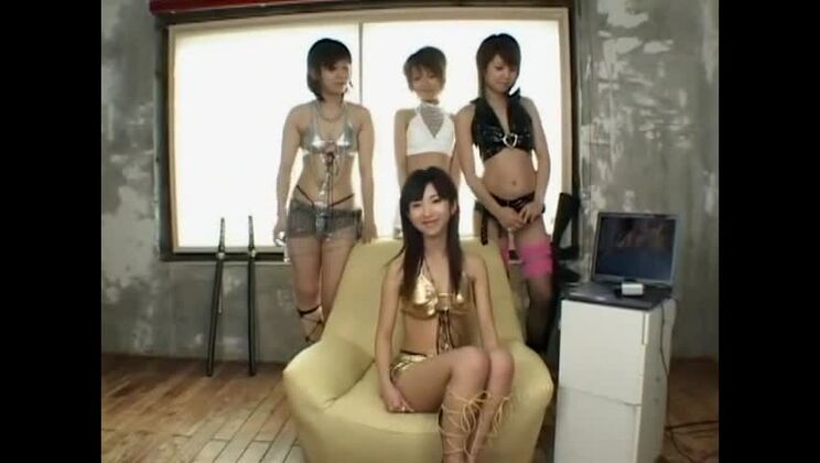 Magnifique salope japonaise dans une fabuleuse scène JAV