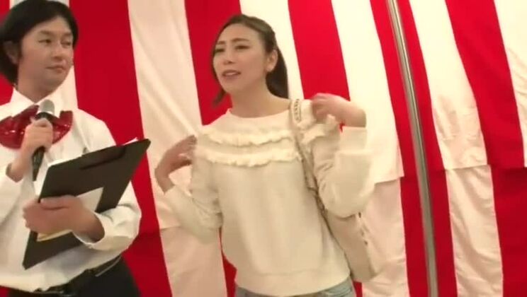 Magnifique prostituée japonaise dans une scène BDSM fétichiste JAV incroyable, la meilleure jamais vue.