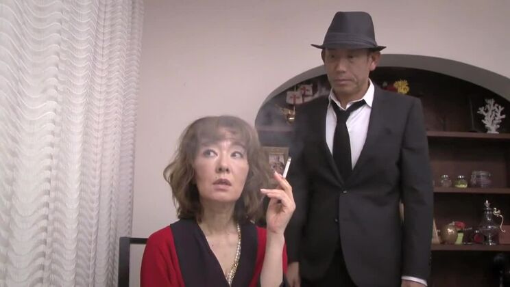 Jeune Japonaise exotique dans une scène JAV HD torride