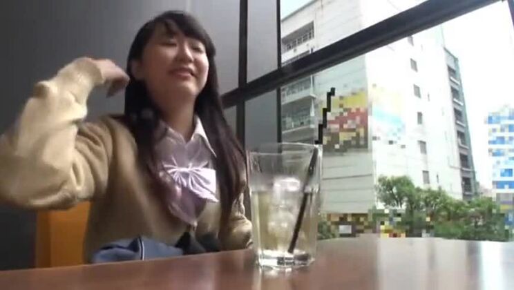 Jeune Japonaise sauvage dans une scène JAV torride, jetez un œil