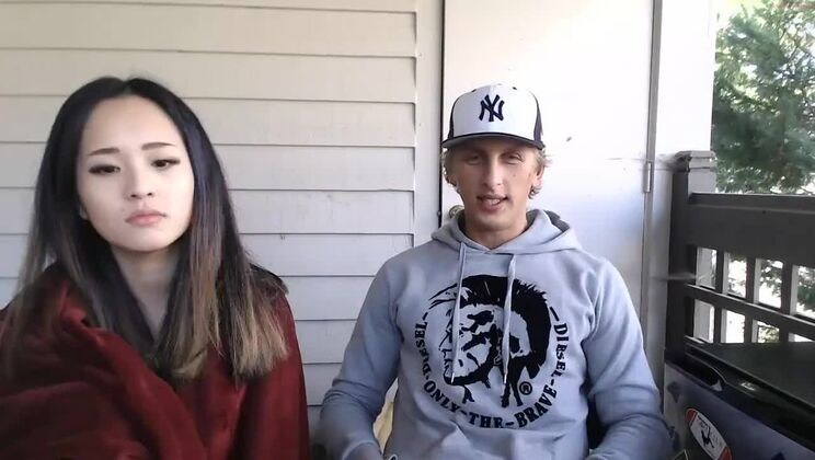 Une fille incroyablement mignonne se fait baiser sur webcam