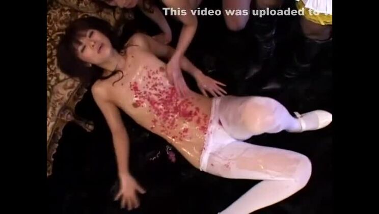 Erin Tohno, Rei Kitajima et Rimu Himeno, toutes trois des Japonaises déjantées, se livrent à une incroyable séance de masturbation digitale et portent de la lingerie (extrait JAV).