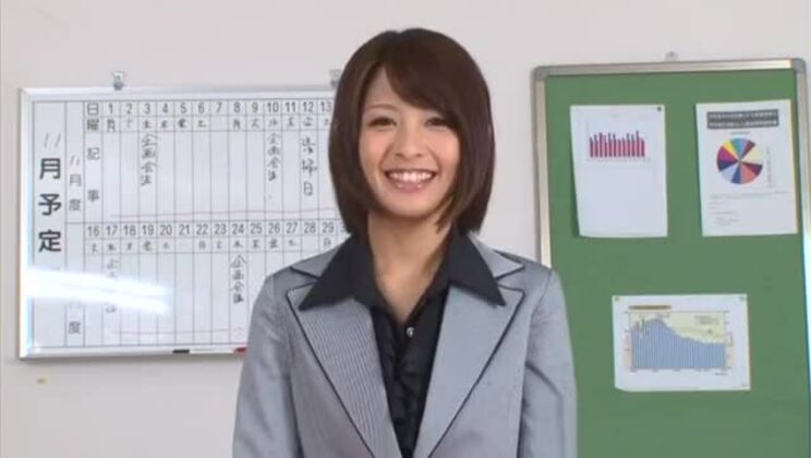 Yuuki Natsume, une charmante asiatique, se masturbe