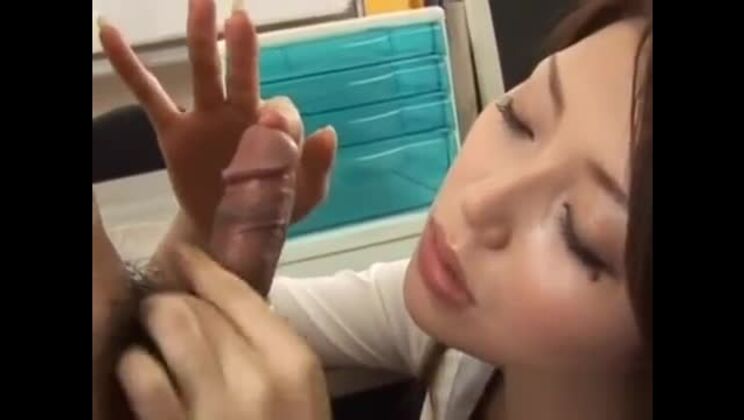 En tenue de nature, professeur de sexe dur