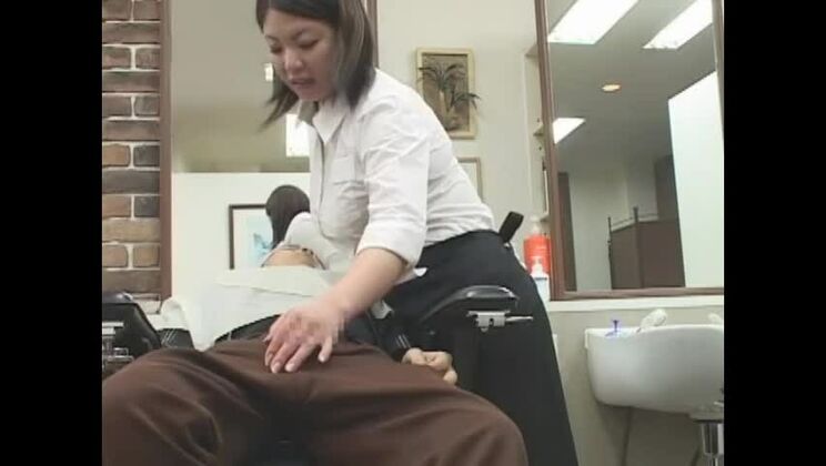 Incroyable salope japonaise dans une fellation fabuleuse, clip JAV à petits seins