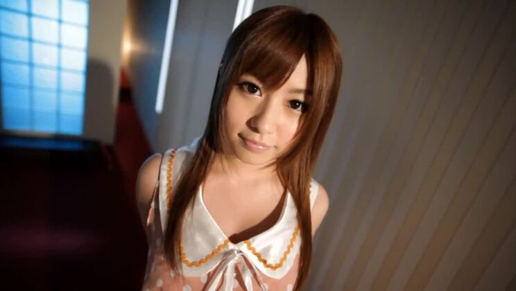 La fabuleuse Japonaise Cocomi Naruse dans une scène JAV torride avec de gros seins et des bas