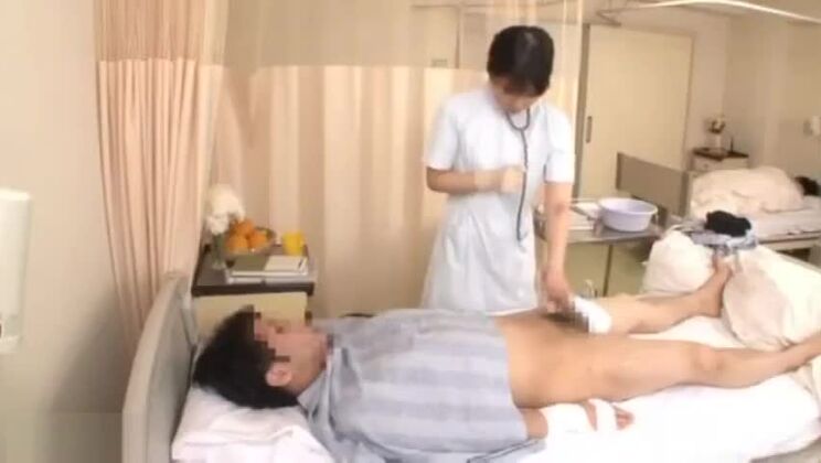 Masturbation d'une infirmière japonaise - P02