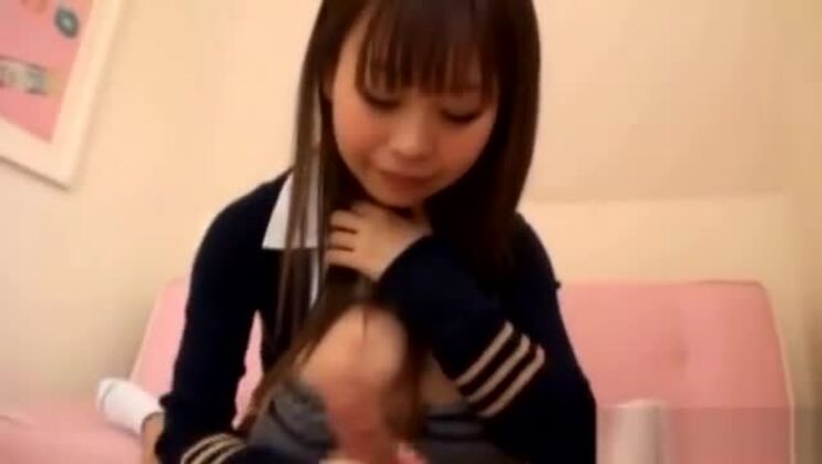 Douce écolière japonaise adolescente