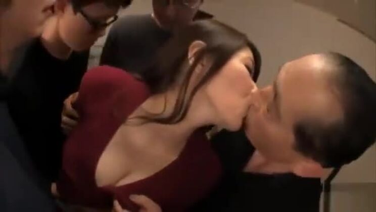 Trios asiatiques torrides et sexe de groupe amusant