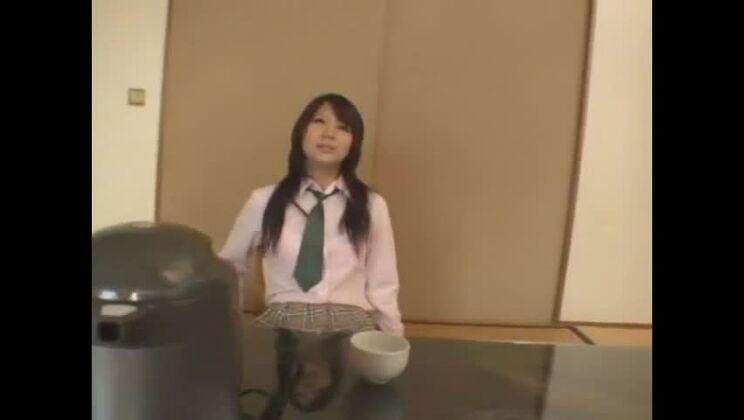L'incroyable pute japonaise Hana Yaguchi dans un clip JAV fou