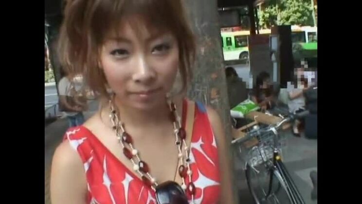 Prostituée japonaise exotique dans le clip JAV le plus chaud en extérieur et en public