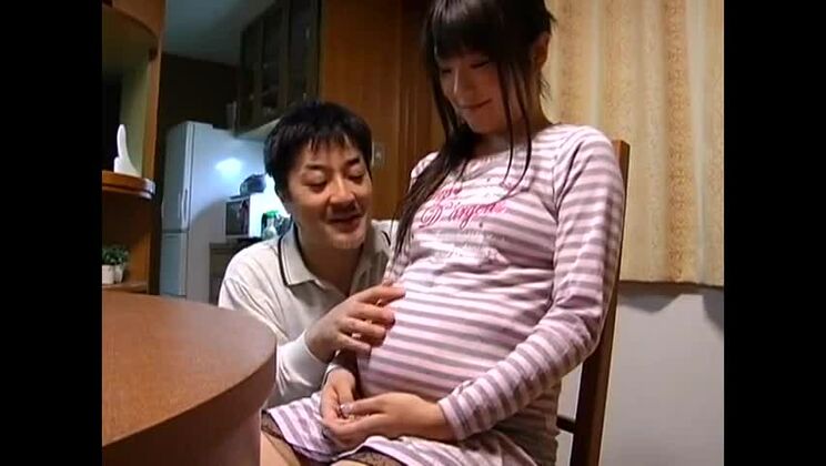Un père rend sa fille enceinte (japonaise)
