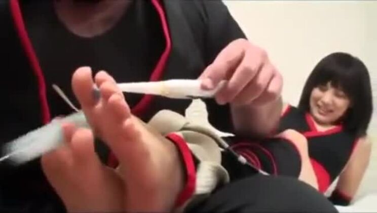 Chatouille folle fille japonaise