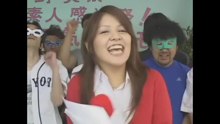 Mina Nakano, la meilleure salope japonaise, en position du chien folle, vidéo JAV avec petits seins