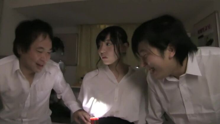 Une Japonaise déjantée dans un film JAV en HD et en POV.