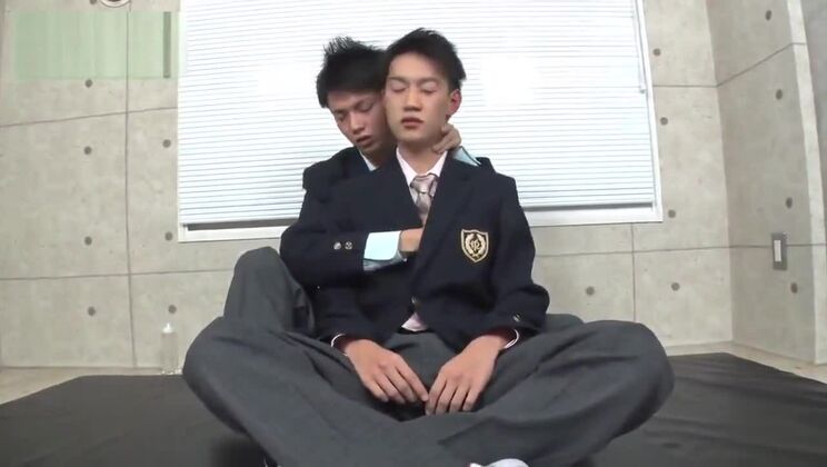 Étudiant japonais en uniforme gay baise