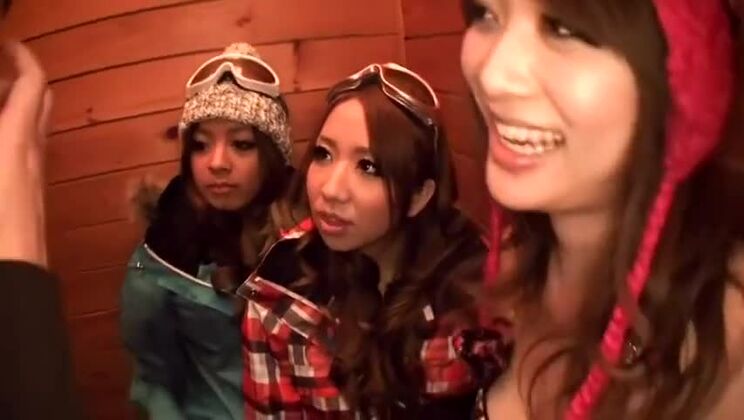 Vidéo porno de succion de bite mettant en vedette Akari Hoshino, Rin Aikawa et Wakana Kinoshita