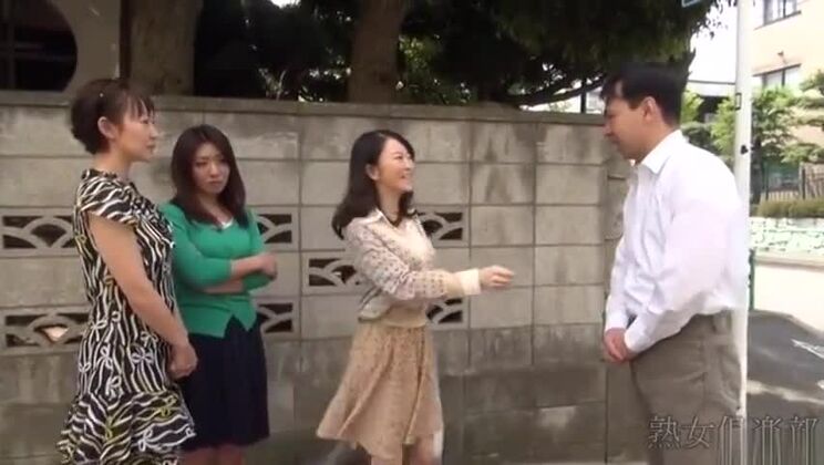 masturbation japonaise d'une MILF non censurée