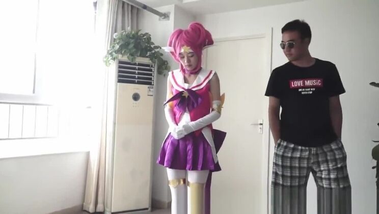 Fille d'une autre planète : attachée et utilisée comme un jouet