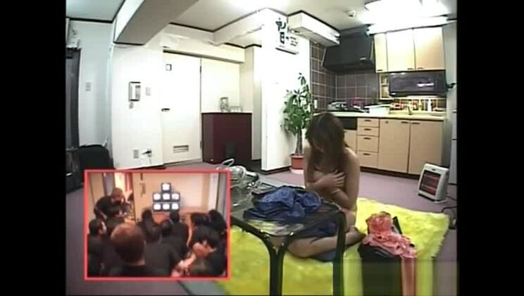 Une adolescente japonaise se fait faire un facial