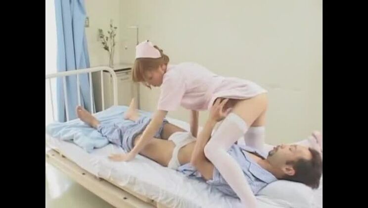 Jeune Japonaise excitée dans Amazing Nurse/Naasu, vidéo JAV de cunnilingus