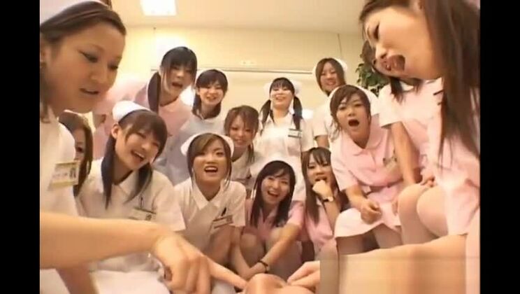 Des infirmières asiatiques prennent du plaisir à faire l'amour en position dominante (partie 2)