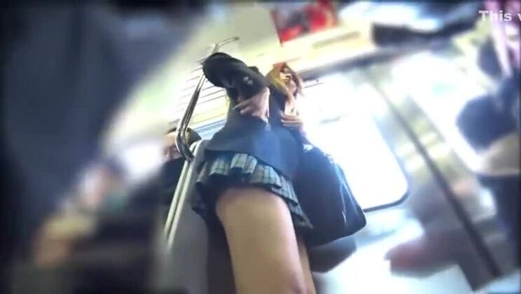 Incroyable jeune Japonaise dans le clip JAV HD le plus fou