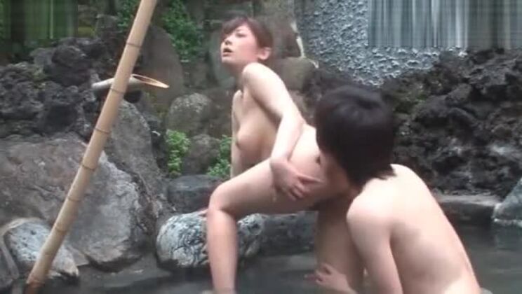 Sexe en plein air avec une superbe Japonaise