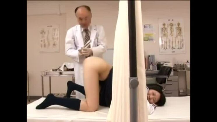 Nouvelle venue dans une scène JAV exclusive avec de petits seins, rien que pour vous !