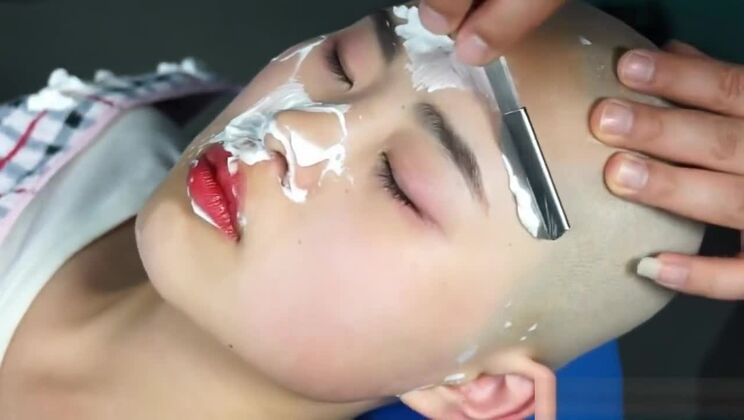 Crâne rasé asiatique sexy 2