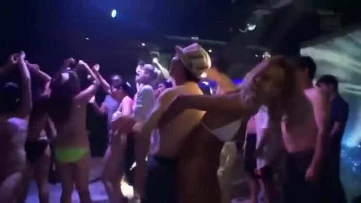 Scène porno japonaise incroyable et non censurée, stupéfiante.