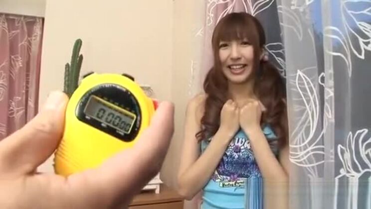 Sucer une bite japonaise tenace