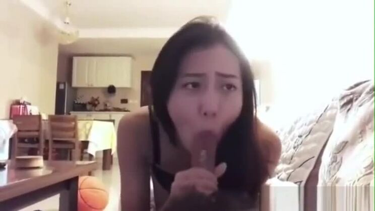 fille asiatique fellation