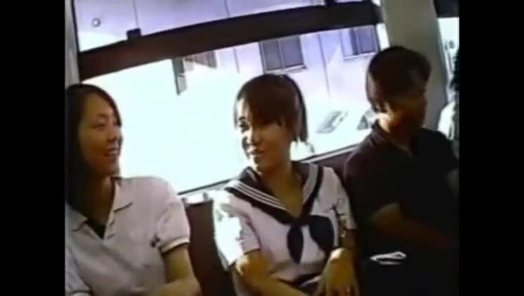 Jupe relevée japonaise 2