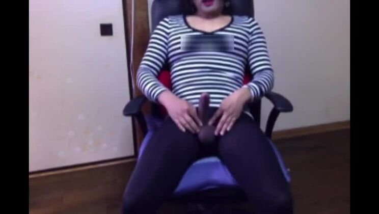 Nouvelle mannequin japonaise dans une scène JAV Hot/Futanari non coupée