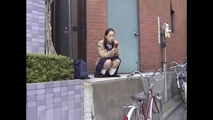 Manies des jupes relevées Poils pubiens des filles