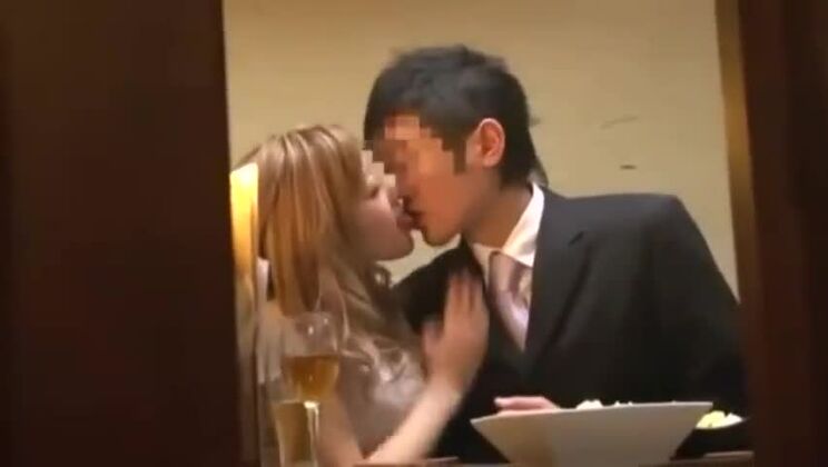 Jeune Japonaise excitée dans une vidéo JAV torride