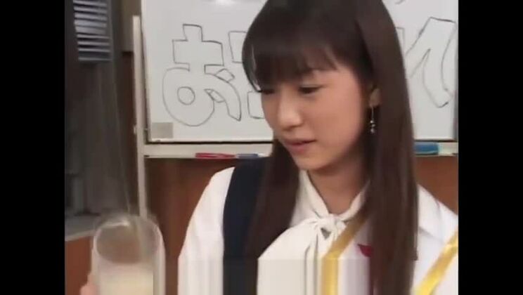 salope asiatique qui adore le bukkake et le sperme