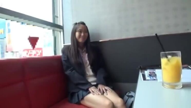 Jeune Japonaise dans une vidéo JAV exclusive à petits seins jamais vue