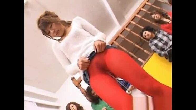 Des poupées asiatiques reçoivent des cours particuliers dans leur partie sexy 2