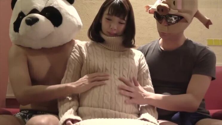 ERI Pichi, une Asiatique enceinte aux seins généreux (bonnet E), partage deux pénis (censuré)