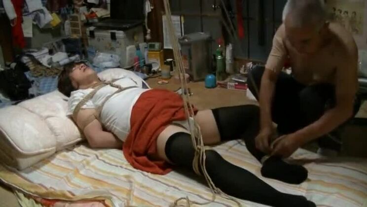 Fujiko de Very M et professeur de bondage excité