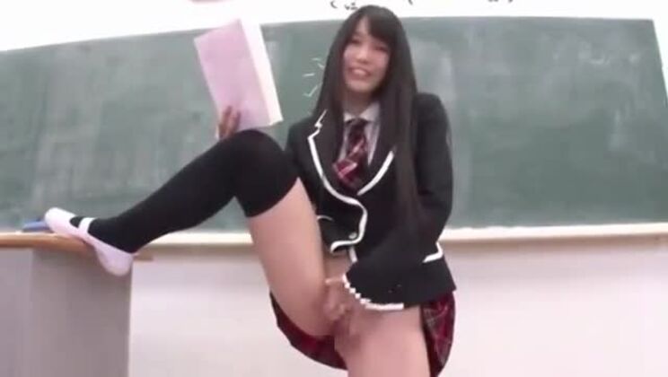 Jeux de sexe réalistes lors d'une soirée étudiante amateur